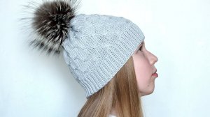 Женская вязаная шапка с косами/аранами спицами. Видео мастер класс. Beanie hat. Knitting tutorial