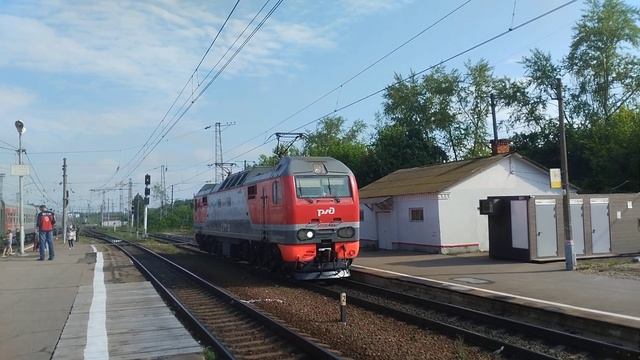 ЭП2К-163 прицепляется к поезду Анапа - Санкт-Петербург, на станции Ожерелье. смотреть онлайн