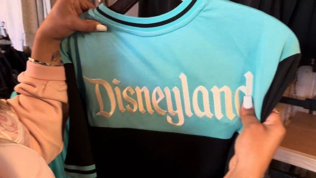 tons of new merch! New character crewneck, new lion king 30th collection + more! disneyland resort смотреть онлайн