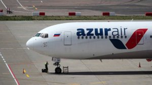 Пассажиры рейса Azur Air 19 часов не могут вылететь из Пхукета в Москву