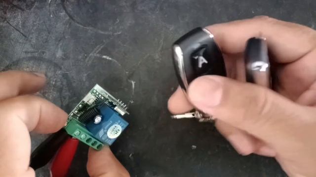 How to program a Universal RF Transmitter using 433mhz remote control. смотреть онлайн