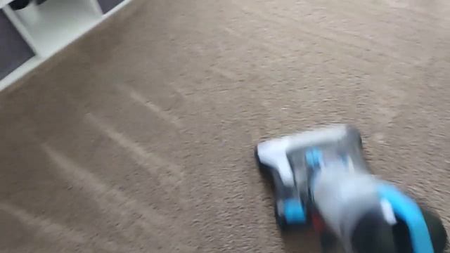 Vacuuming With Blue Helix смотреть онлайн