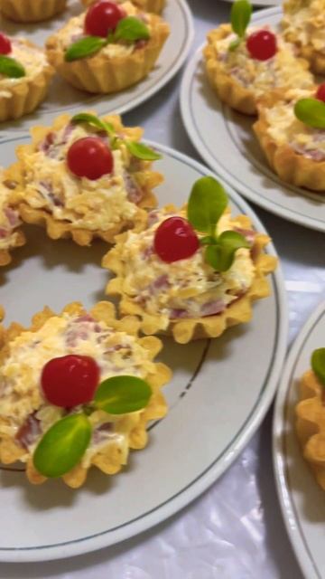 Тарталетки с салатом «Тайга» 😍. #food #кейтеринг #фуршет #салаты смотреть онлайн