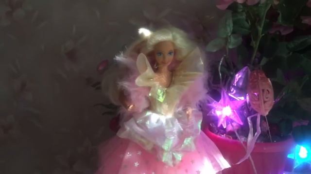 Лучи солнца играют с куклой смотреть онлайн