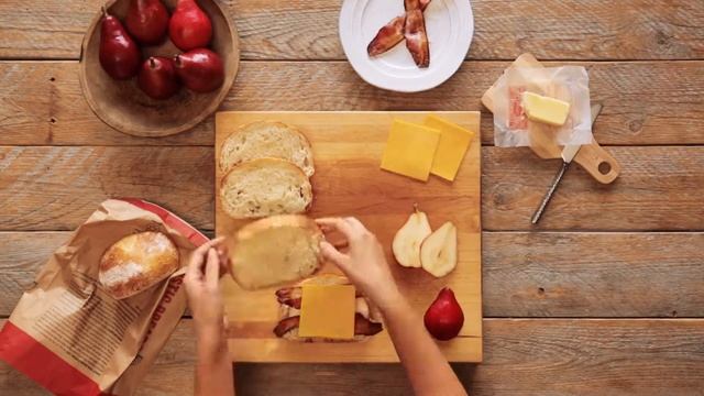 How to make a Breakfast Pear and Bacon Grilled Cheese Sandwich смотреть онлайн