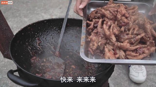 秋妹做姐姐最愛的雞腳，香軟脫骨，倆人手抓著啃，吃完再減肥！ 【顏美食】 смотреть онлайн