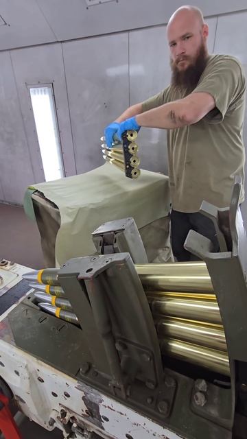 40mm M266 L70 AutoCannon from M247 Sgt York Anti-Aircraft DIVAD System #military #army #history #gun смотреть онлайн