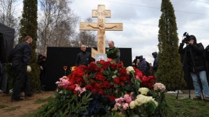 БЕЛЫЙ ГРОБ И СОТНИ ФАНАТОВ НА ПОХОРОНАХ ПАШИ ТЕХНИКА | НИКОЛО-АРХАНГЕЛЬСКОЕ КЛАДБИЩЕ 11 апреля 2025