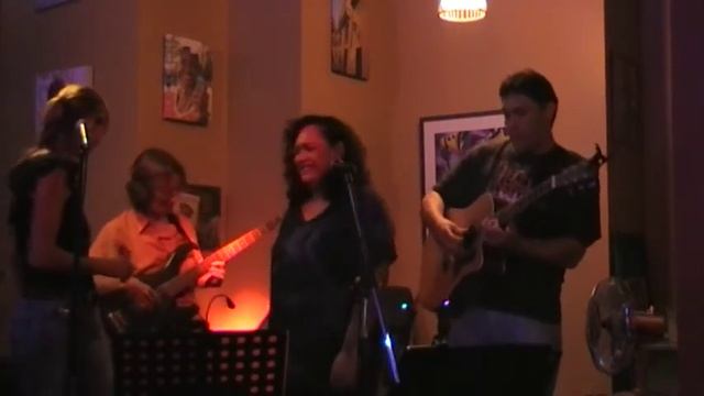 Sadie Jones And Juanita Ashley Petersen Rip It Up At 'Havana Music Cafe'