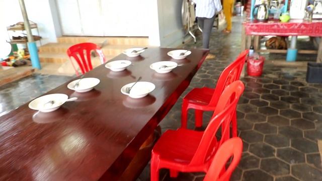 We leant to cook crab and eat lunch in our family смотреть онлайн