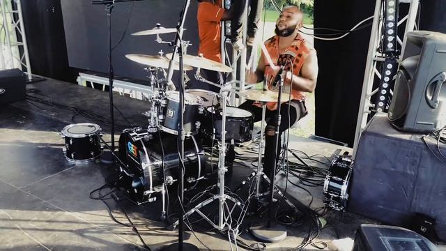😱 FASTEST DRUMMER IN AFRICA смотреть онлайн