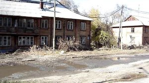 Старые деревянные (брусчатые) дома в новосибирском Академгородке (в микрорайоне “Щ”), 2008 год.