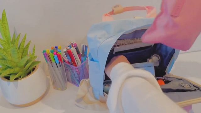 what's in my aesthetic bag 🎒 ~ смотреть онлайн