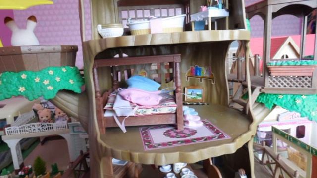 Sylvanian Families Find Freya in Old Oak Hollow Treehouse (Inside) смотреть онлайн
