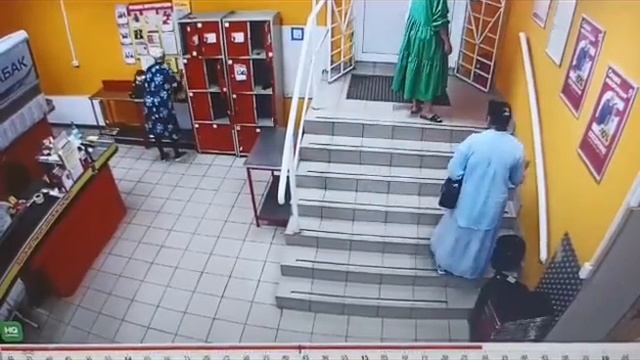 Внимание ВОРОВКИ. Данные женщины в наглую крадут в магазинах. Город Гусь-Хрустальный смотреть онлайн