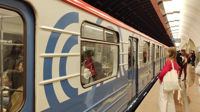 [Впервые на БКЛ Парад Поездов] Метросостав 81-714.5М/81-717.5М "Номерной" смотреть онлайн