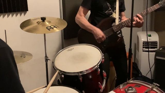 Snowsnake Orchestra rehearses "Insurance from God" by 45 Grave смотреть онлайн