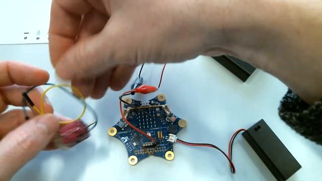 Calliope mini: einen Motor anschliessen (Hardware) смотреть онлайн