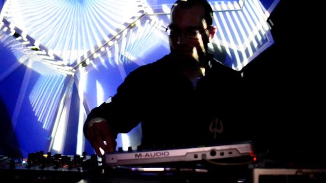 TARA PUTRA Live ! Egodrop 4th B-Day Caryca 01.02.2014 [4MyDay.pl] смотреть онлайн