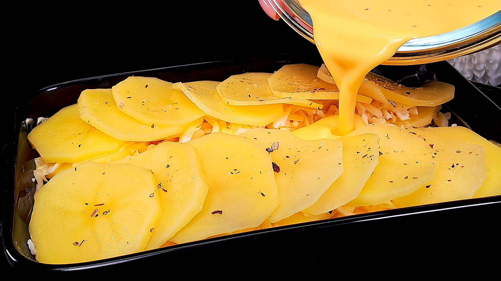 Влейте яйца на картошку! Результат сведет Вас с ума! смотреть онлайн