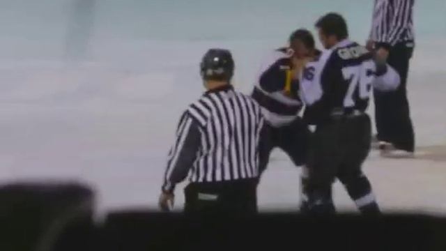 hockey fight lacroix_vs_grondin_2007_09_29 смотреть онлайн