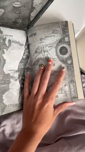 Сериал мне понравился даже больше этой трилогии #буктюб #книголюб #книжныйканал #букток #booktube смотреть онлайн