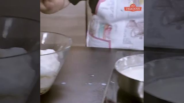 Snow Eggs with Biscuits and Chocolate Sauce смотреть онлайн