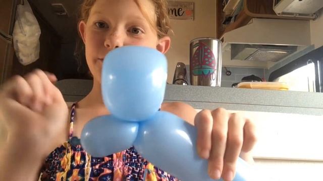 Molly’s minute 17- How to make a balloon animal dog! смотреть онлайн