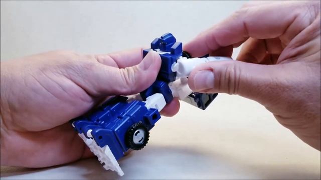 Autobot PIPES! Transformers Kingdom Review! Bert The Stormtrooper Reviews!
