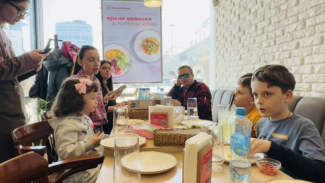 Семья Тартановых в кафе День рождения Марфуши🎂