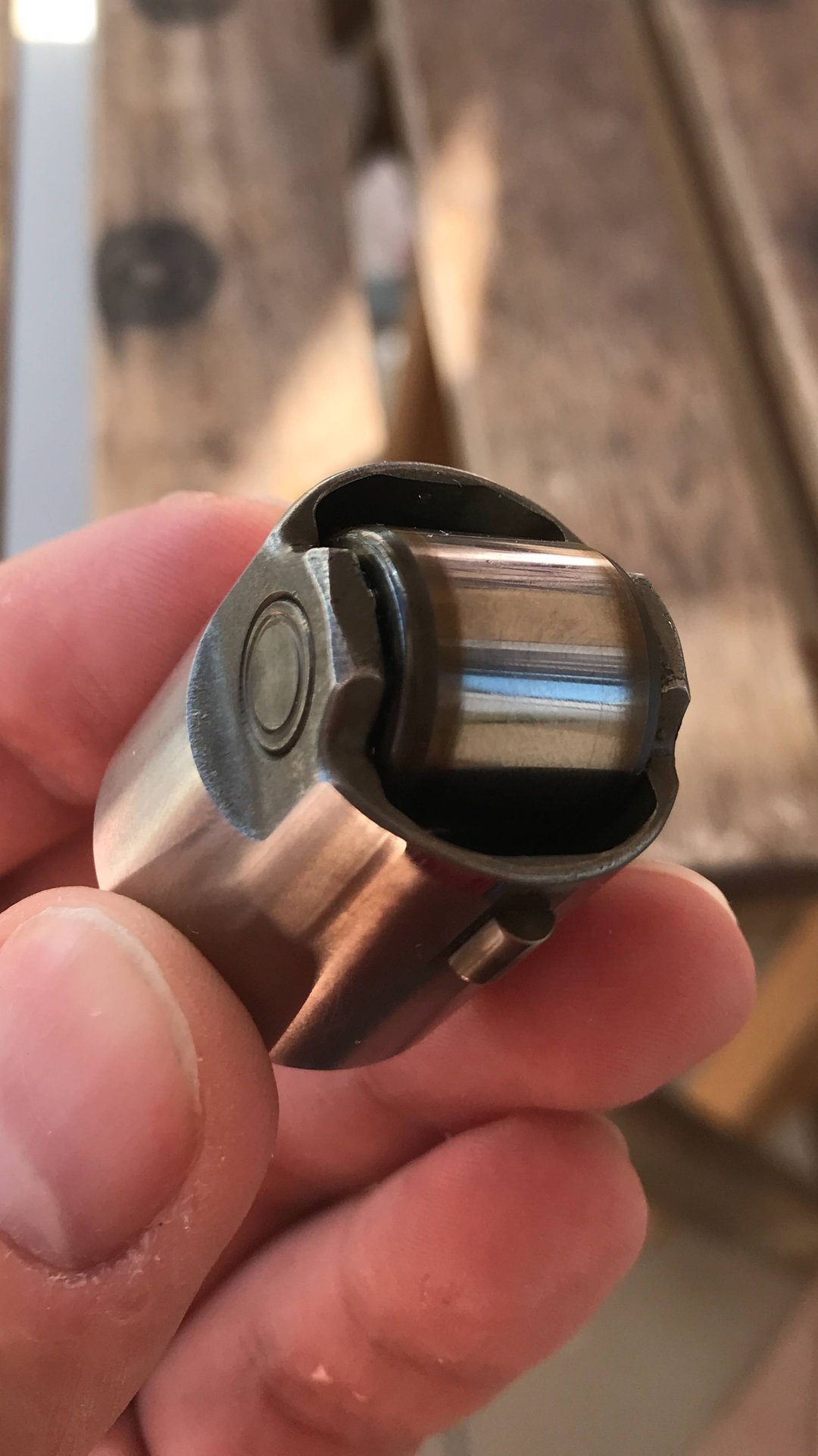 Толкатель ТНВД 06H109311B спустя 200.000 км пробега