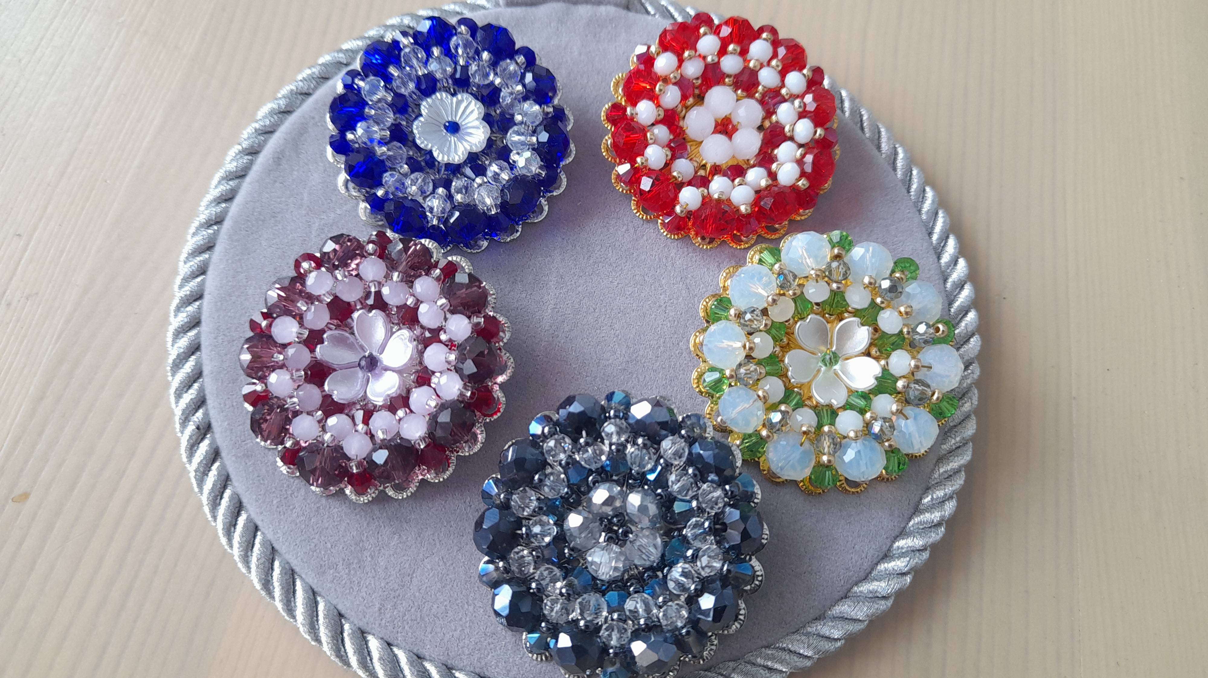 Броши в технике плетения "Солнышко"