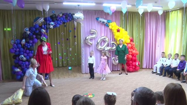 ЛЕНЬ И ЕДИНИЦА НА ВЫПУСКНОМ ПРАЗДНИКЕ смотреть онлайн