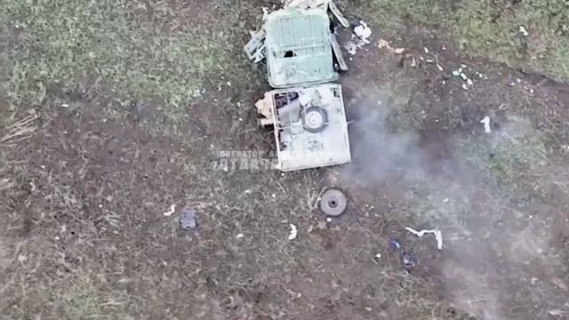 ⚡️Операторы расчета FPV и БпЛА кошмарят пехоту ВСУ на дороге между н.п. Басовка и Юнаковка. смотреть онлайн