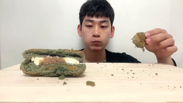 소식좌 고대 밤잼맘모쑥빵 먹방 디저트는 고대생들이 좋아하는 빵🍞 Bread Dessert ASMR MUKBANG смотреть онлайн