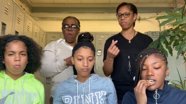 ‘ TRY-TREATS GREECE 🇬🇷 EDITION W/ Emily&Kamaya❤️ смотреть онлайн