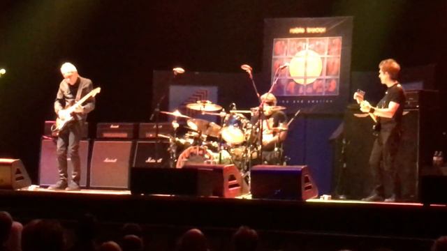 Robin Trower "Too Rolling Stoned" Penn's Peak Jim Thorpe PA 4-4-18 смотреть онлайн