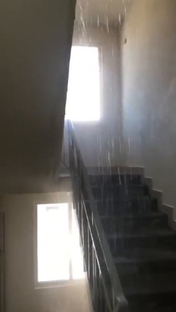 Водопад в ЖК Лучи. Прорыв трубы 18 февраля смотреть онлайн