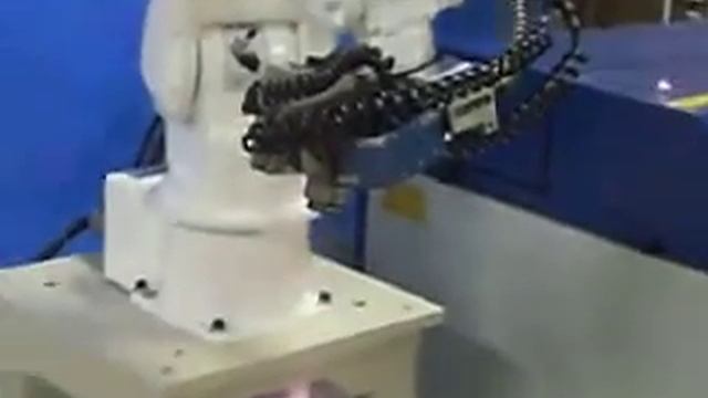 Лазерная очистка поверхности Cleanlaser+Motoman. смотреть онлайн