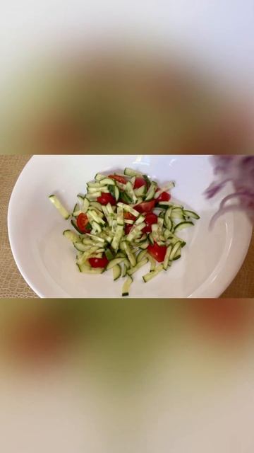 Меню для похудения. Овощной салат с морепродуктами. #Shorts смотреть онлайн