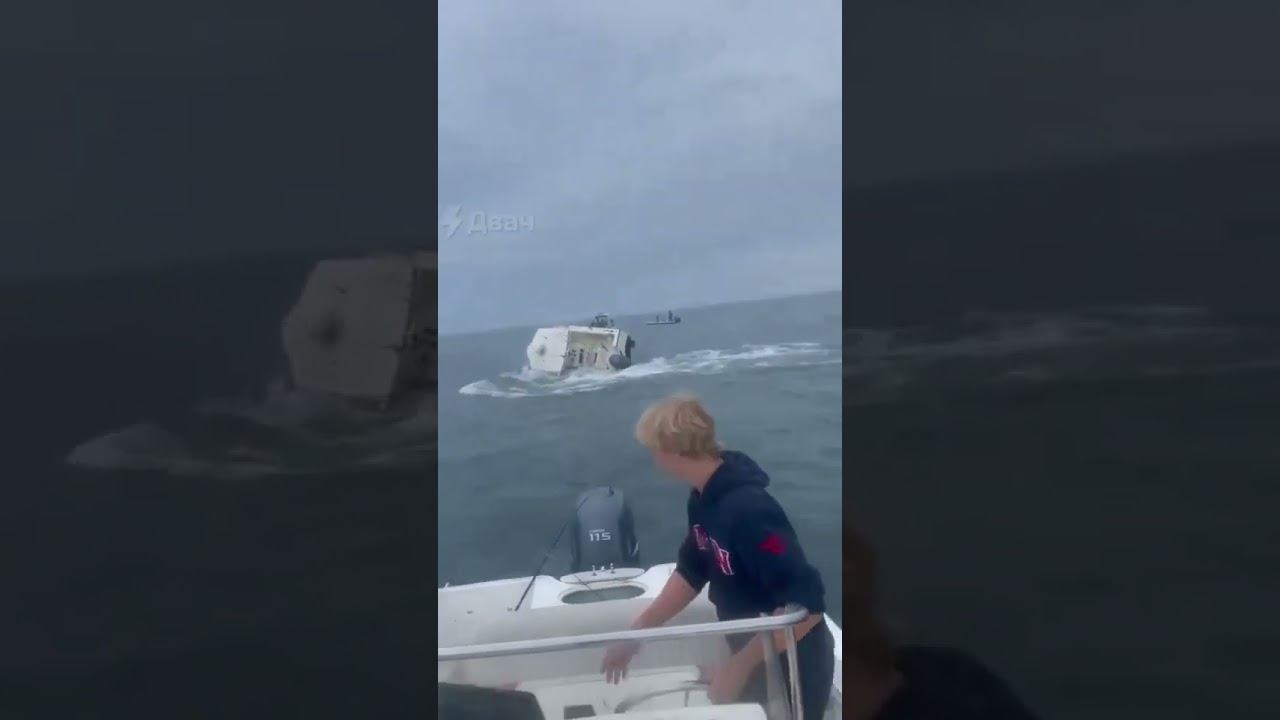 Кит выпрыгнул из водной пучины и всей своей массой обрушился на лодку смотреть онлайн