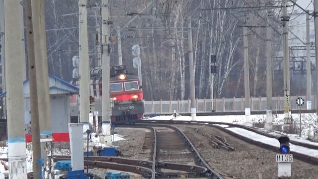 "Переменник ВЛ80С в Москве!" Электровоз ВЛ80С-705 с грузовым поездом смотреть онлайн