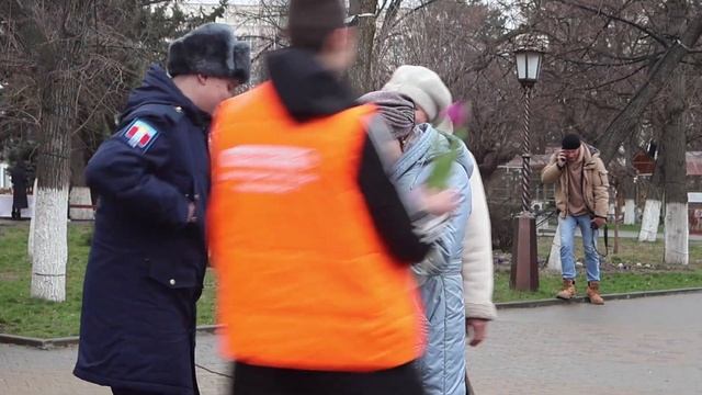В Армавире 8 марта прошла акция «Километр красоты» смотреть онлайн