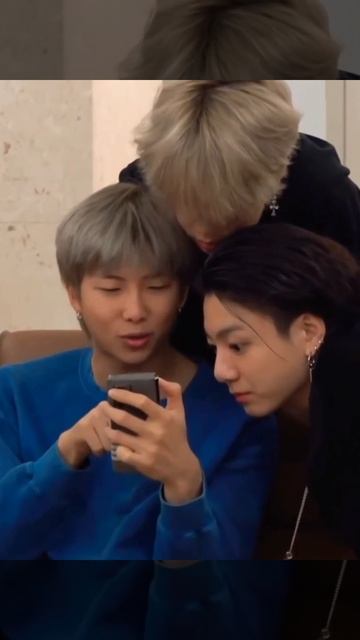 It looks like a Father telling something to his kids 🤗🥰💜 RM jimin and Jungkook 💫😍 смотреть онлайн