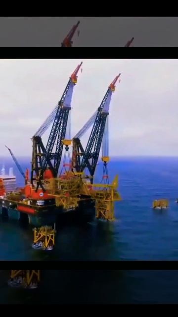 WORLD 😯 BIGGEST OFFSHORE CRANE 🏗️ #offshore #rig #short #helicopter #crewlife #jackup #crane #ship смотреть онлайн