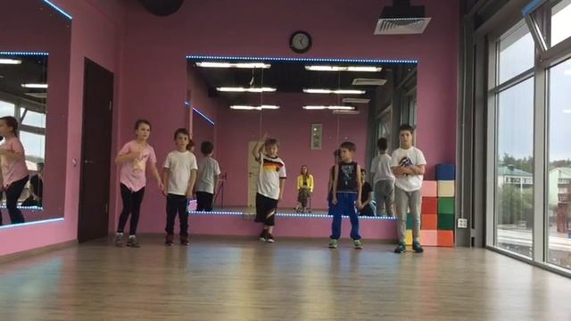 Репетиционные моменты (группа по break-dance) смотреть онлайн