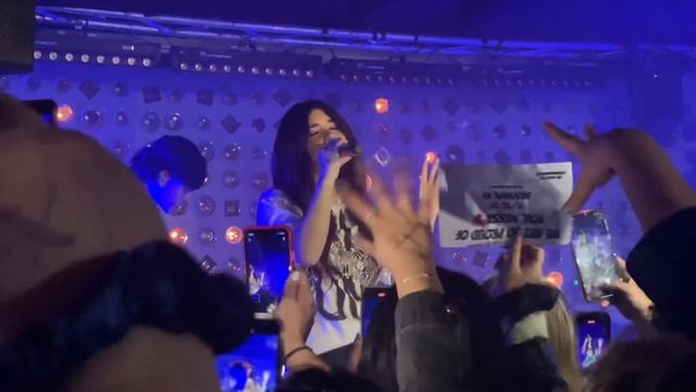 Nessa Barrett - I wanna die LIVE in NYC смотреть онлайн