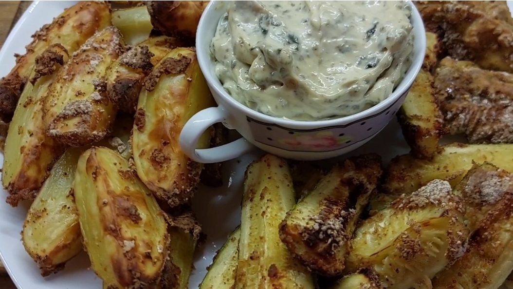 Картошка по новому,с хрустящей корочкой! плюс обалденный соус смотреть онлайн
