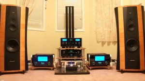 McIntosh MC601s + Mcintosh C2300 + Mcintosh MCD 500 and SonusFaber Elipsa