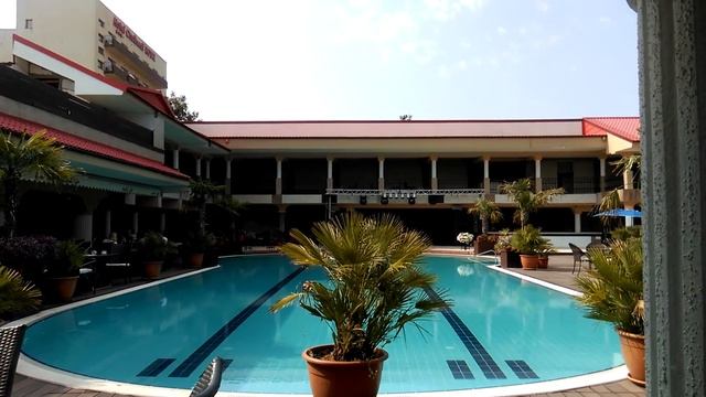 Resort Vox Maris Costinesti, plimbare pe alei смотреть онлайн